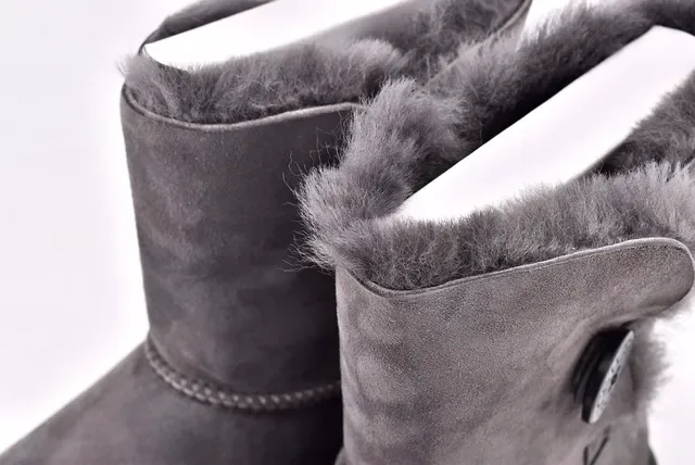 UGG Bottes de Neige Gris avec Upper Daim et Doublure en Mouton 11