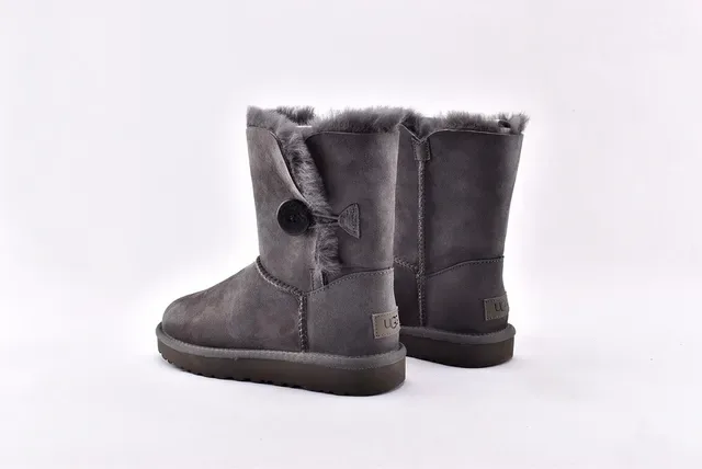 UGG Bottes de Neige Gris avec Upper Daim et Doublure en Mouton 14