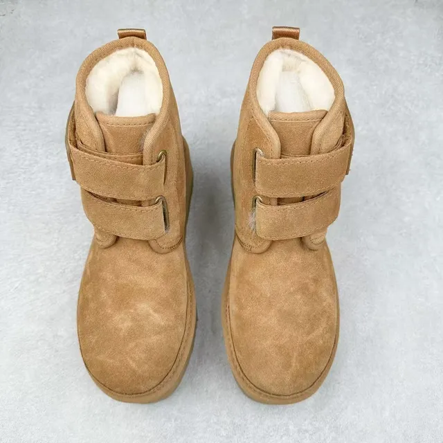 UGG Tasman বাদামী স্যুড উপর ডুয়াল স্ট্র্যাপ ক্লোজার কোলাবুট 2