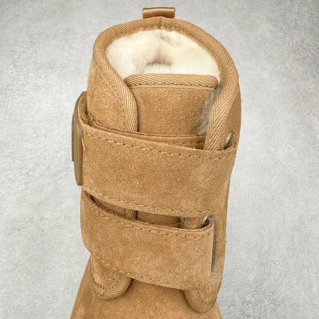 UGG Tasman বাদামী স্যুড উপর ডুয়াল স্ট্র্যাপ ক্লোজার কোলাবুট 5