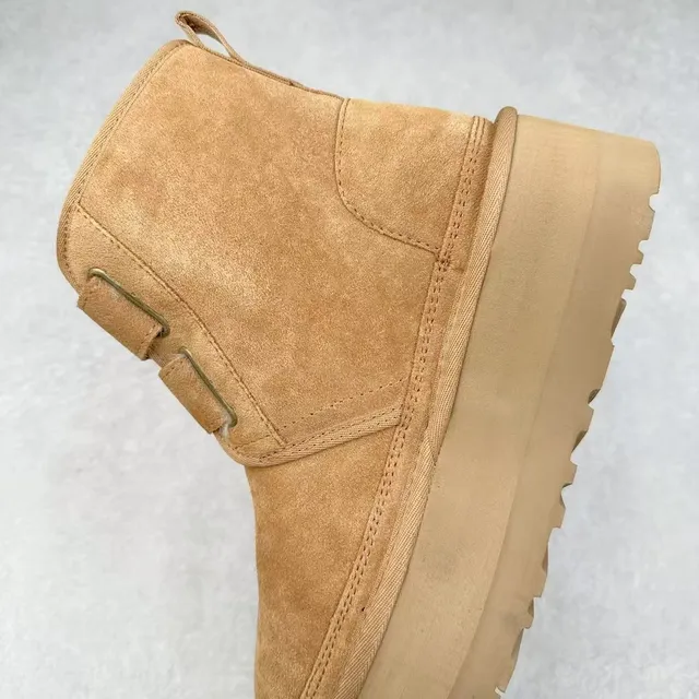 UGG Tasman বাদামী স্যুড উপর ডুয়াল স্ট্র্যাপ ক্লোজার কোলাবুট 7