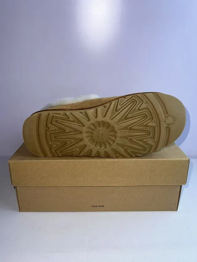 UGG Tasman ब्राउन व्हाइट सूड उपर शेरलिंग लाइनड केजुअल जूते 2