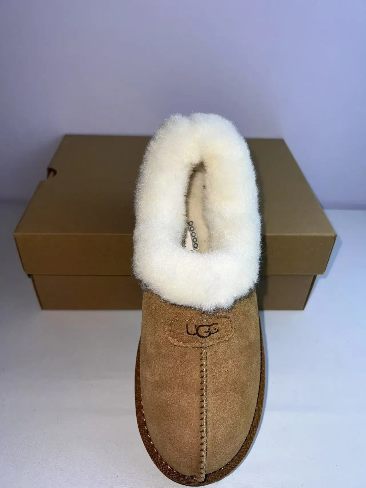 UGG Tasman ब्राउन व्हाइट सूड उपर शेरलिंग लाइनड केजुअल जूते 3
