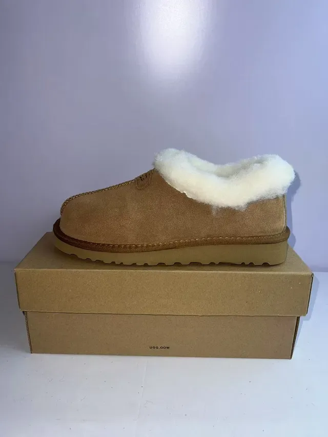 UGG Tasman ब्राउन व्हाइट सूड उपर शेरलिंग लाइनड केजुअल जूते 4