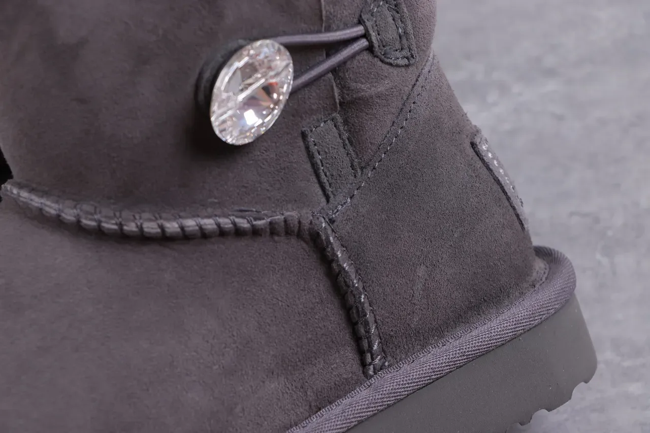 UGG Tasman Botas de Nieve de Ante Gris Carbón Forradas con Shearling 3