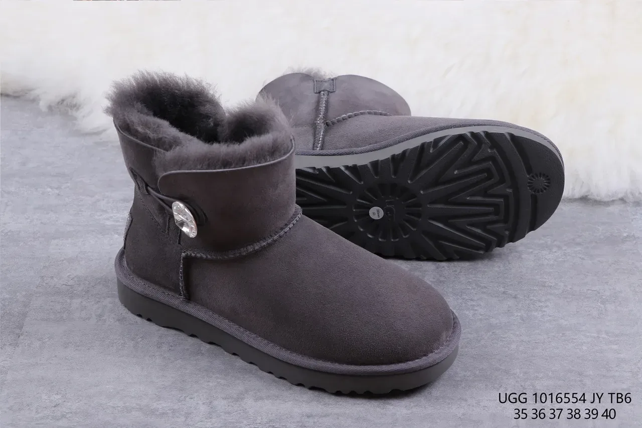 UGG Tasman Botas de Nieve de Ante Gris Carbón Forradas con Shearling 10