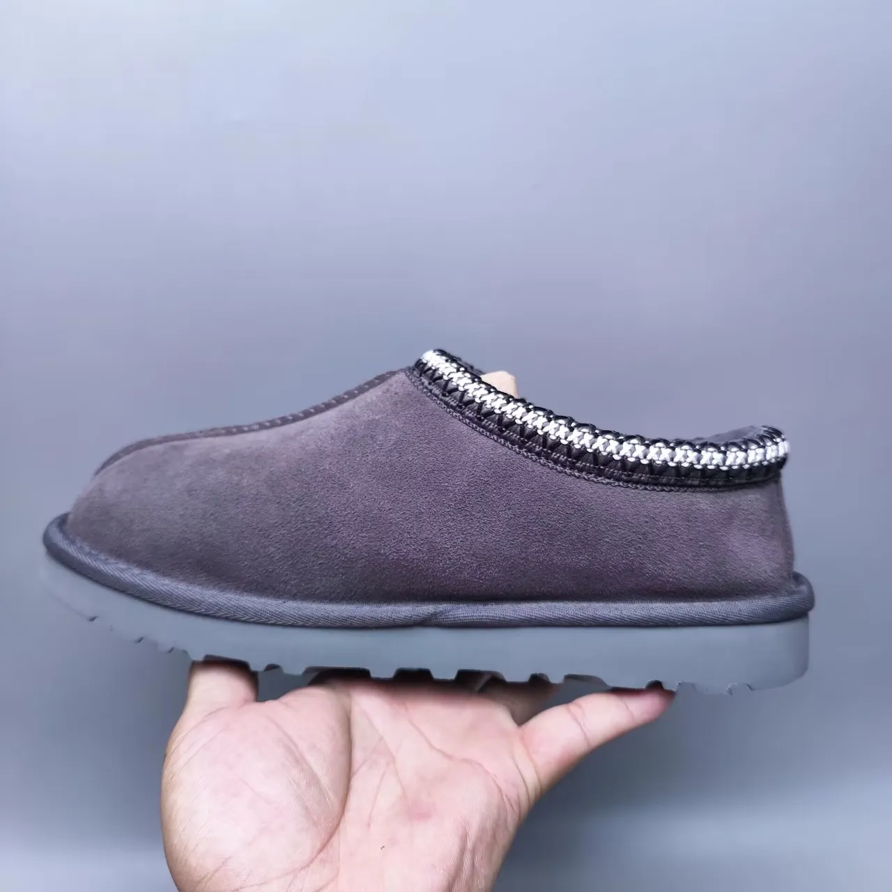 UGG Tasman 灰黑麂皮鞋面编织针织领休闲鞋 2