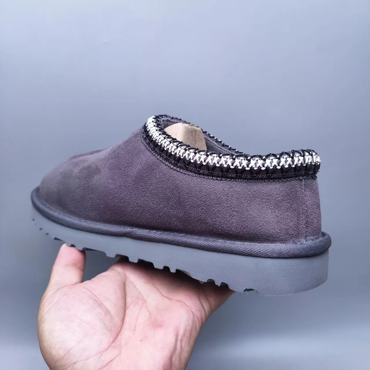 UGG Tasman 灰黑麂皮鞋面编织针织领休闲鞋 3