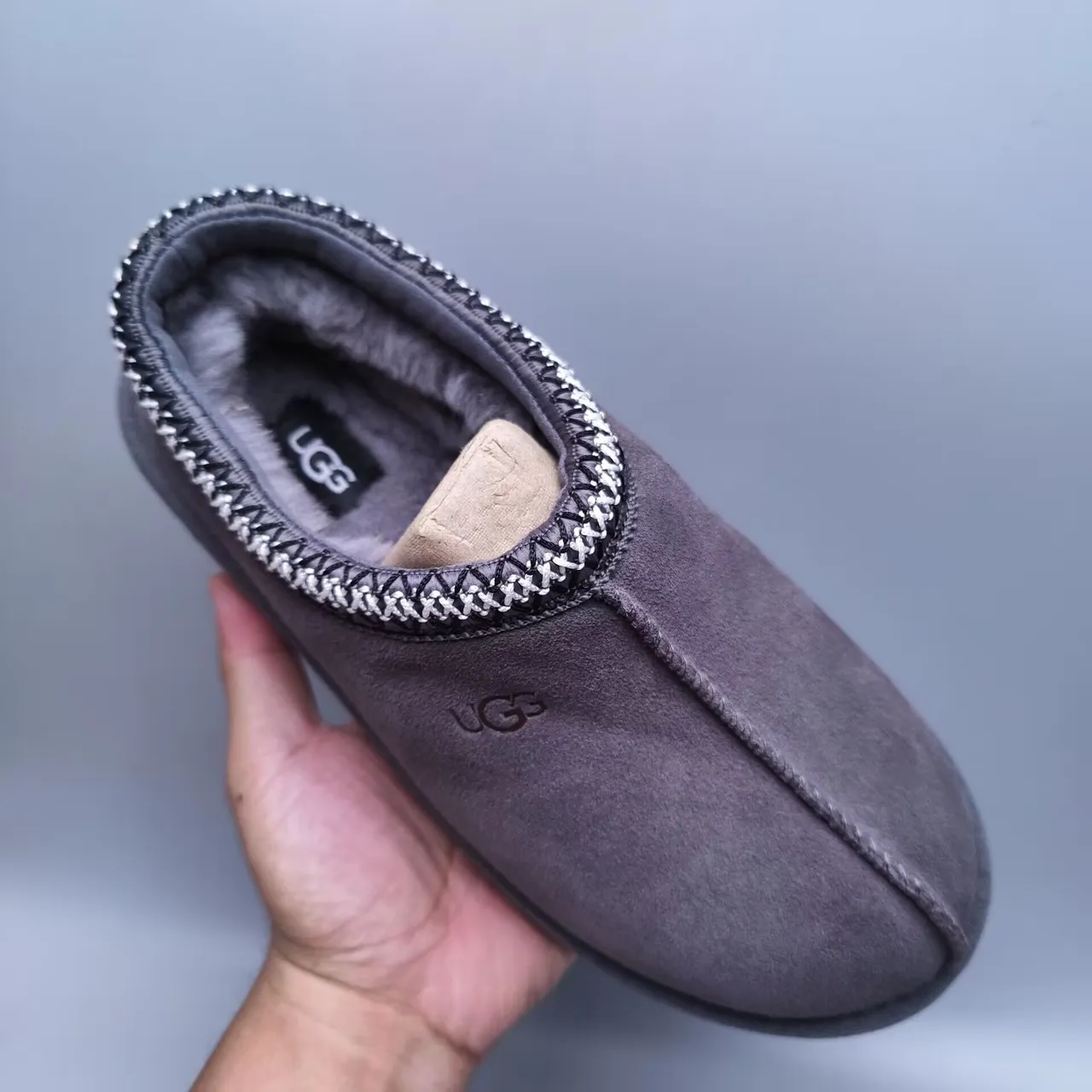 UGG Tasman 灰黑麂皮鞋面编织针织领休闲鞋 4