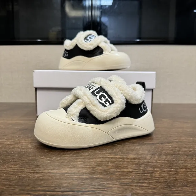 UGG Tasman 栗色和黑色羊毛衬里厚底运动鞋 3