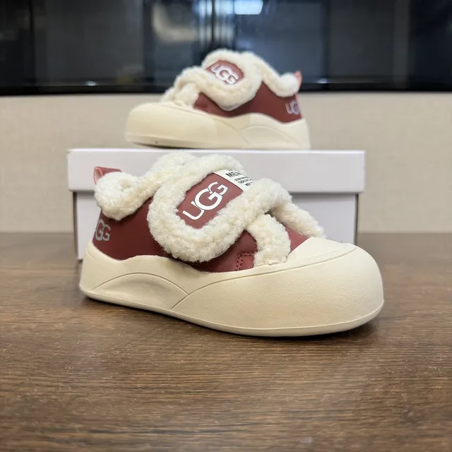 UGG Tasman 栗色和黑色羊毛衬里厚底运动鞋 4