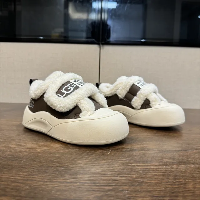 UGG Tasman 栗色和黑色羊毛衬里厚底运动鞋 7