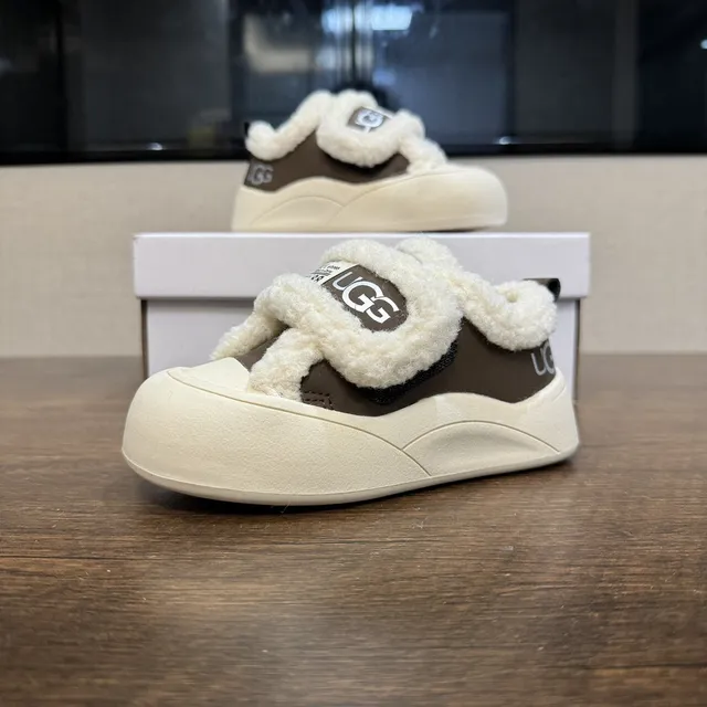 UGG Tasman 栗色和黑色羊毛衬里厚底运动鞋 13