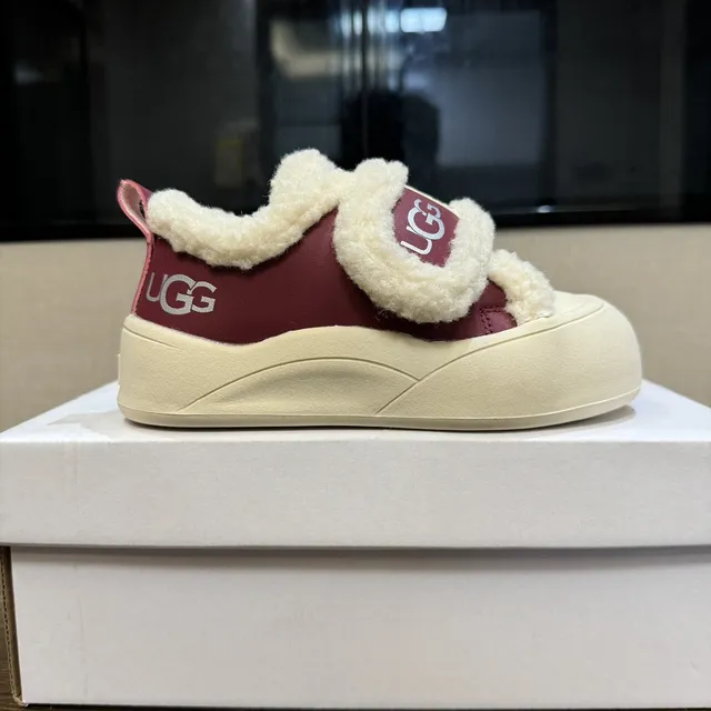 UGG Tasman 栗色和黑色羊毛衬里厚底运动鞋 16