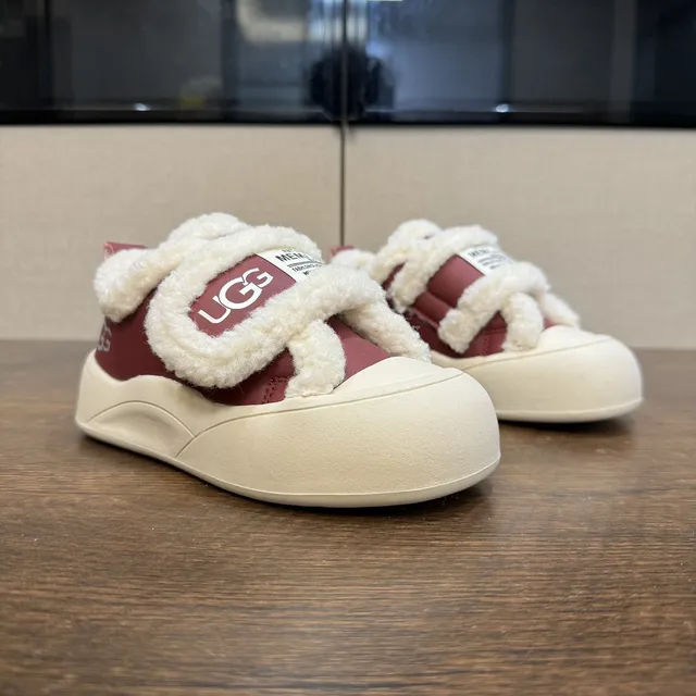 UGG Tasman 栗色和黑色羊毛衬里厚底运动鞋 17