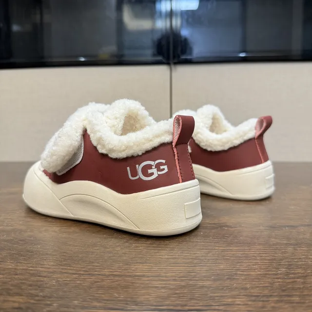 UGG Tasman 栗色和黑色羊毛衬里厚底运动鞋 19