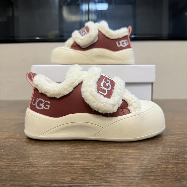 UGG Tasman 栗色和黑色羊毛衬里厚底运动鞋 23