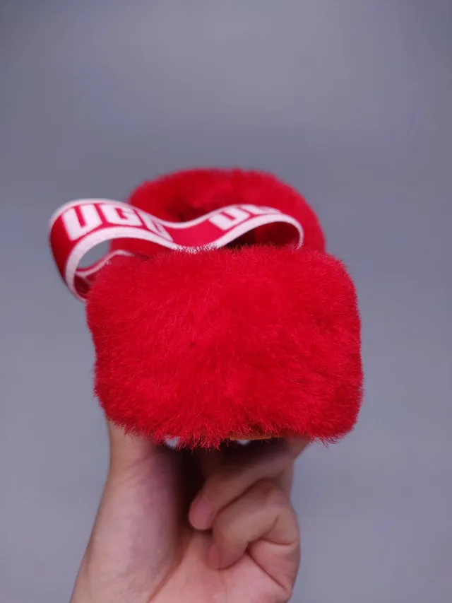 UGG Tasman Chaussons rouges en peluche avec logo et bride 2