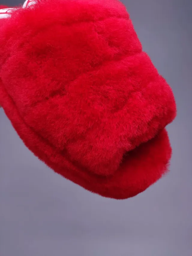 UGG Tasman Chaussons rouges en peluche avec logo et bride 4