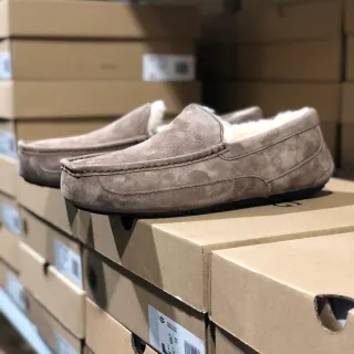 UGG Tasman 豆沙麂皮羊毛衬里乐福鞋