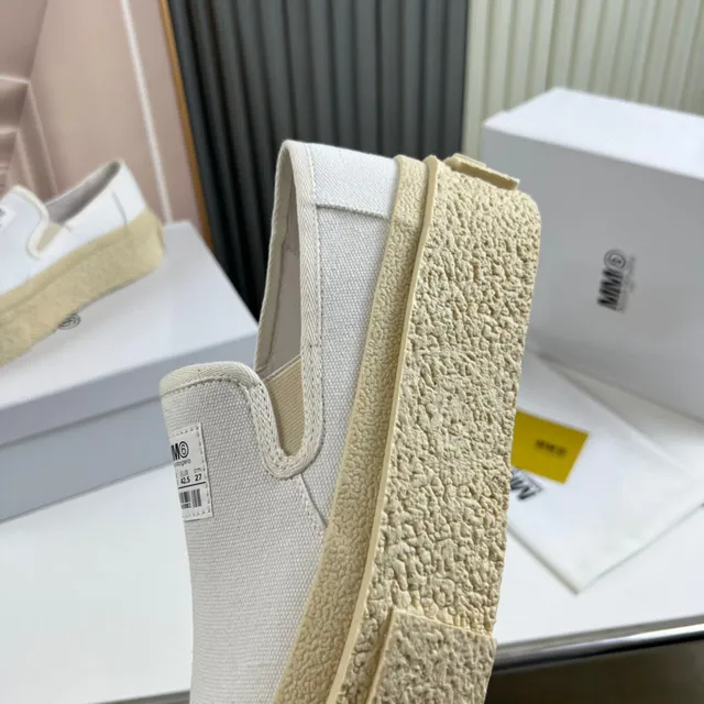 UMA WANG Chaussures Beige Blanc Slip-On Haut en Toile 3