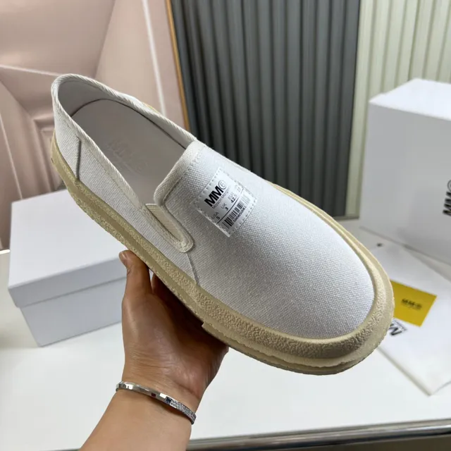 UMA WANG Chaussures Beige Blanc Slip-On Haut en Toile 4