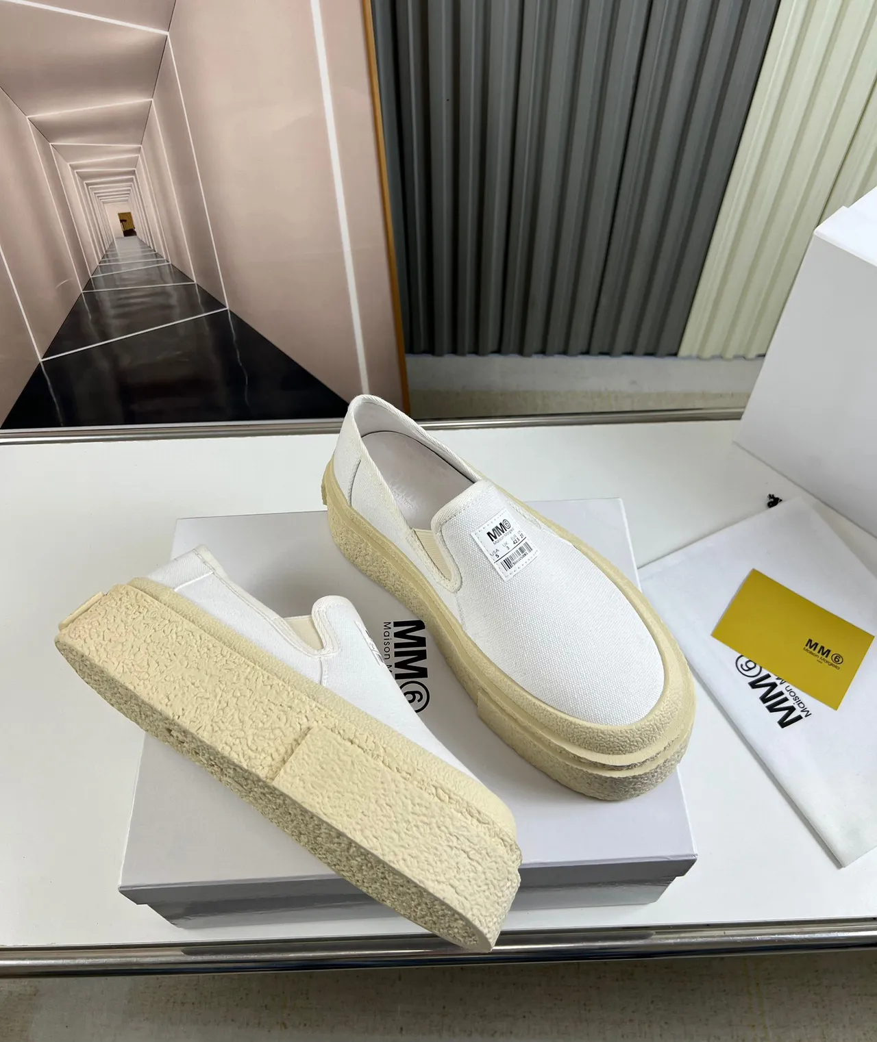 UMA WANG Chaussures Beige Blanc Slip-On Haut en Toile 5