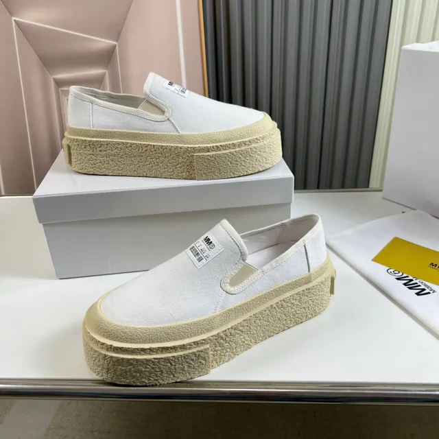 UMA WANG Chaussures Beige Blanc Slip-On Haut en Toile 7