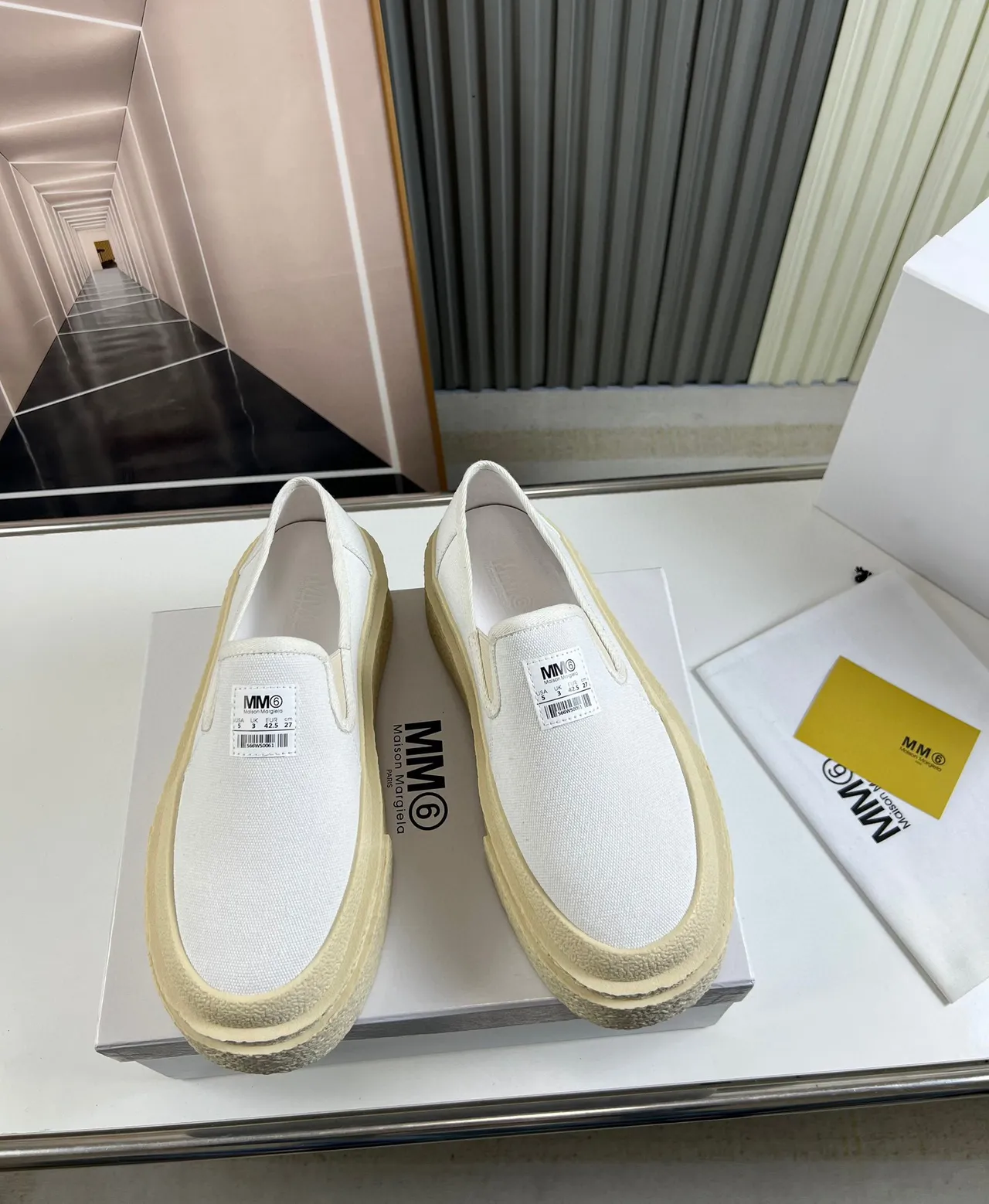 UMA WANG Chaussures Beige Blanc Slip-On Haut en Toile 9