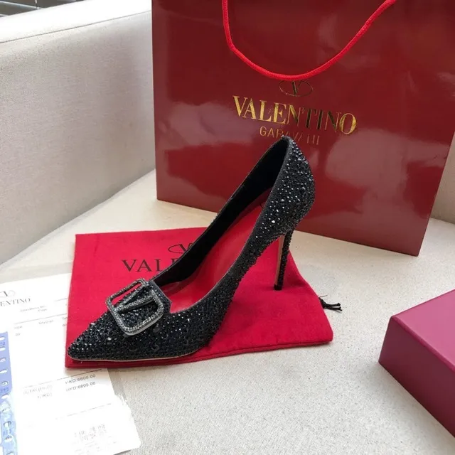 Valentino Scarpin Preto com Cristais Embellecido de Ponta 5