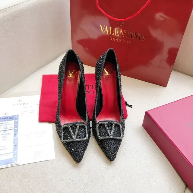 Valentino Scarpin Preto com Cristais Embellecido de Ponta 7