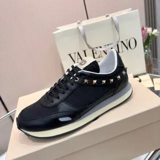 Valentino Tênis Lifestyle Preto Dourado Couro E Tecido Superior Studs Pirâmide