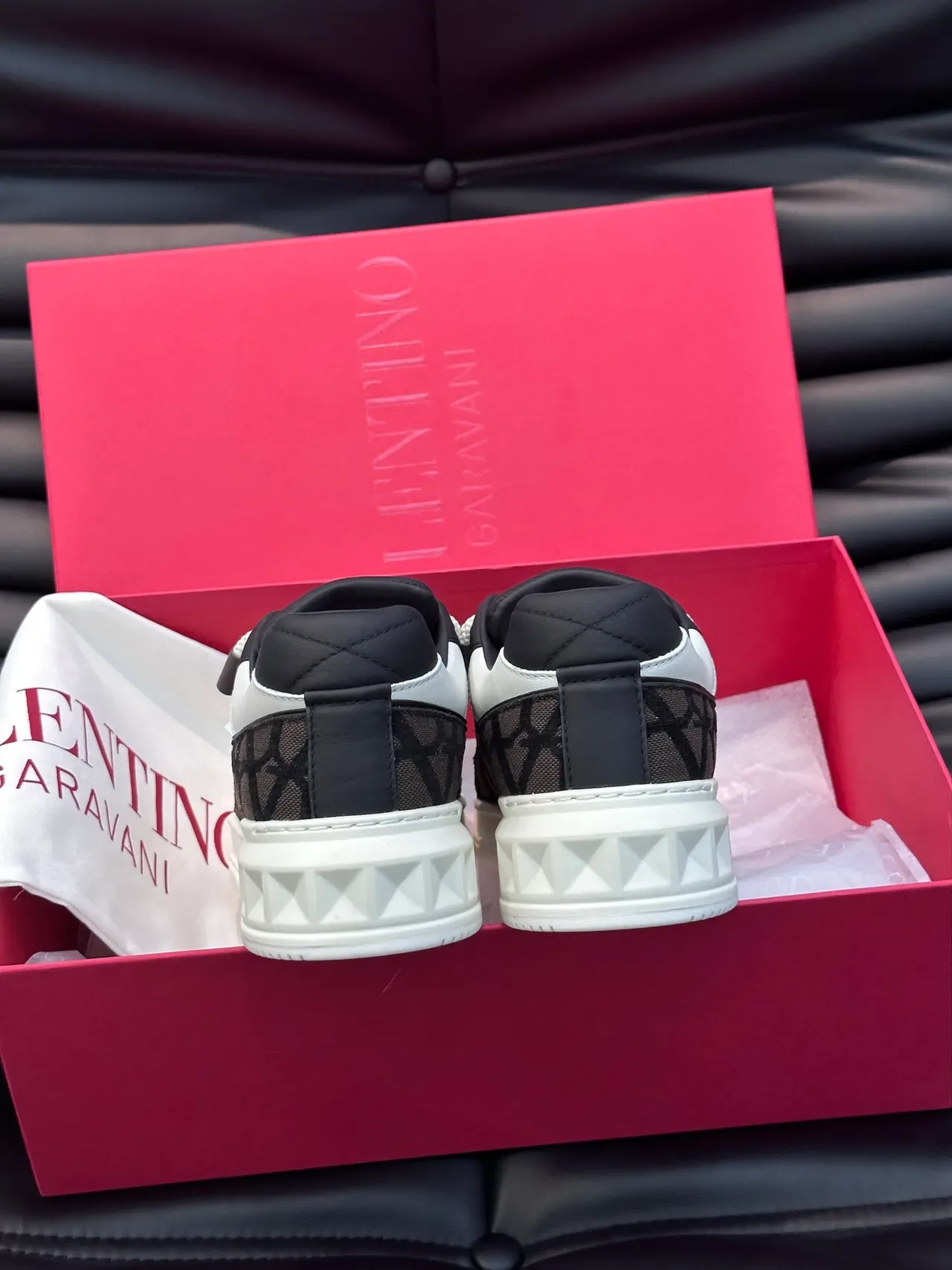 瓦伦蒂诺 Rockstud Monogram 网面和皮革厚底运动鞋 4