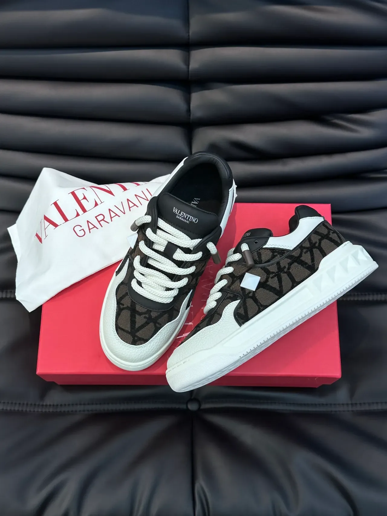 瓦伦蒂诺 Rockstud Monogram 网面和皮革厚底运动鞋 5