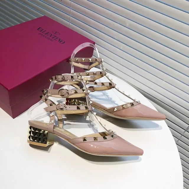 Valentino Rockstud নিউড প্যাটেন্ট লেদার স্টাডেড পাম্পস 3