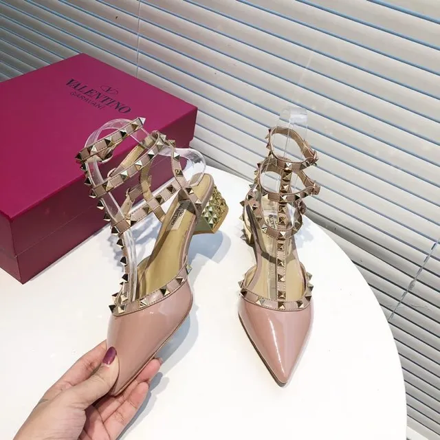 Valentino Rockstud নিউড প্যাটেন্ট লেদার স্টাডেড পাম্পস 7