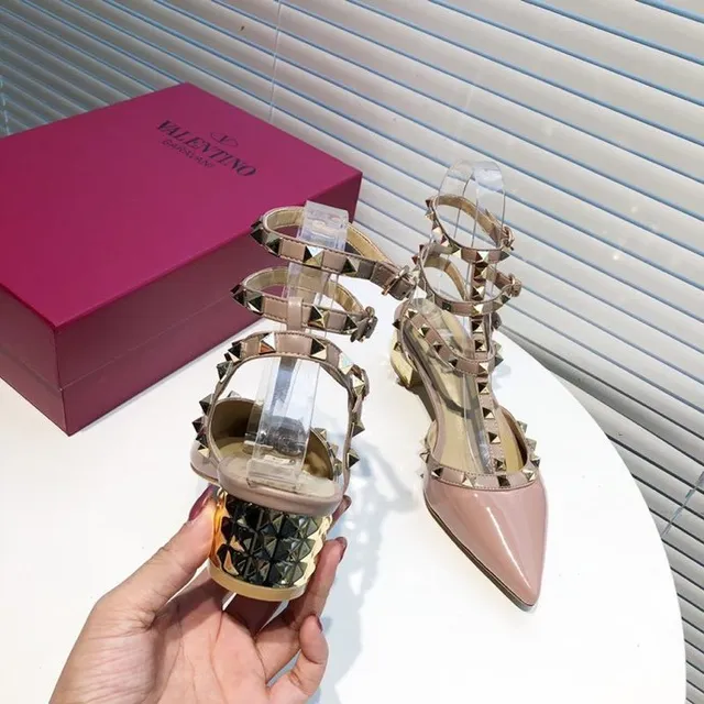 Valentino Rockstud নিউড প্যাটেন্ট লেদার স্টাডেড পাম্পস 8