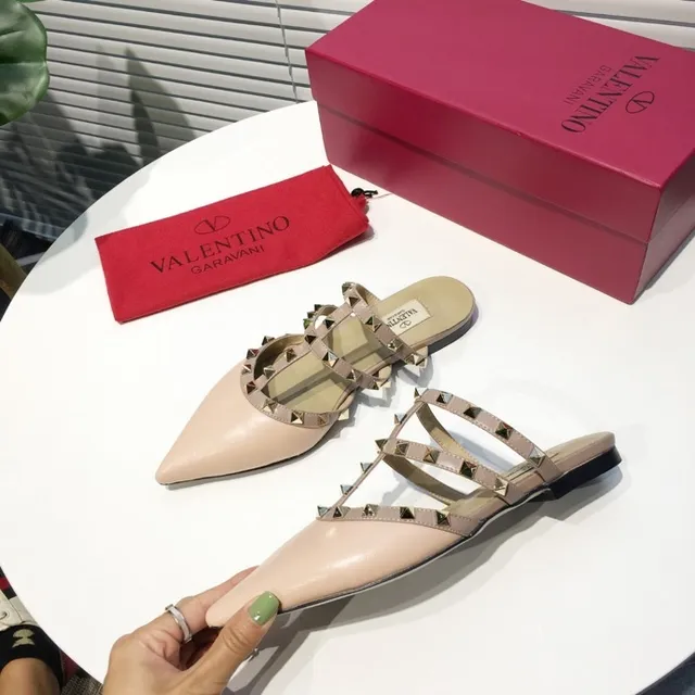 Valentino Rockstud Saltos com tiras em gaiola cor nude com tachinhas 8