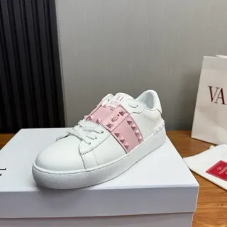 Valentino Rockstud White and Pink Stud-Strap tênis lifestyle