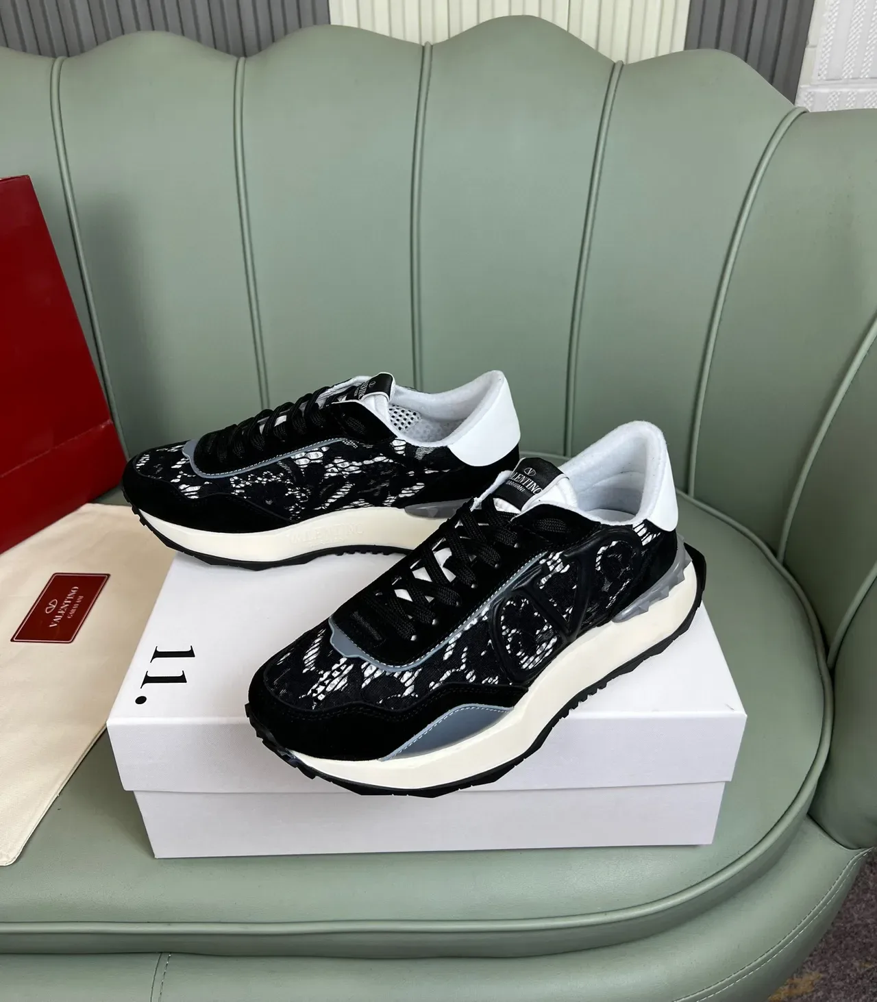 Valentino Runner zapatillas lifestyle negras con panel de encaje VLOGO 8