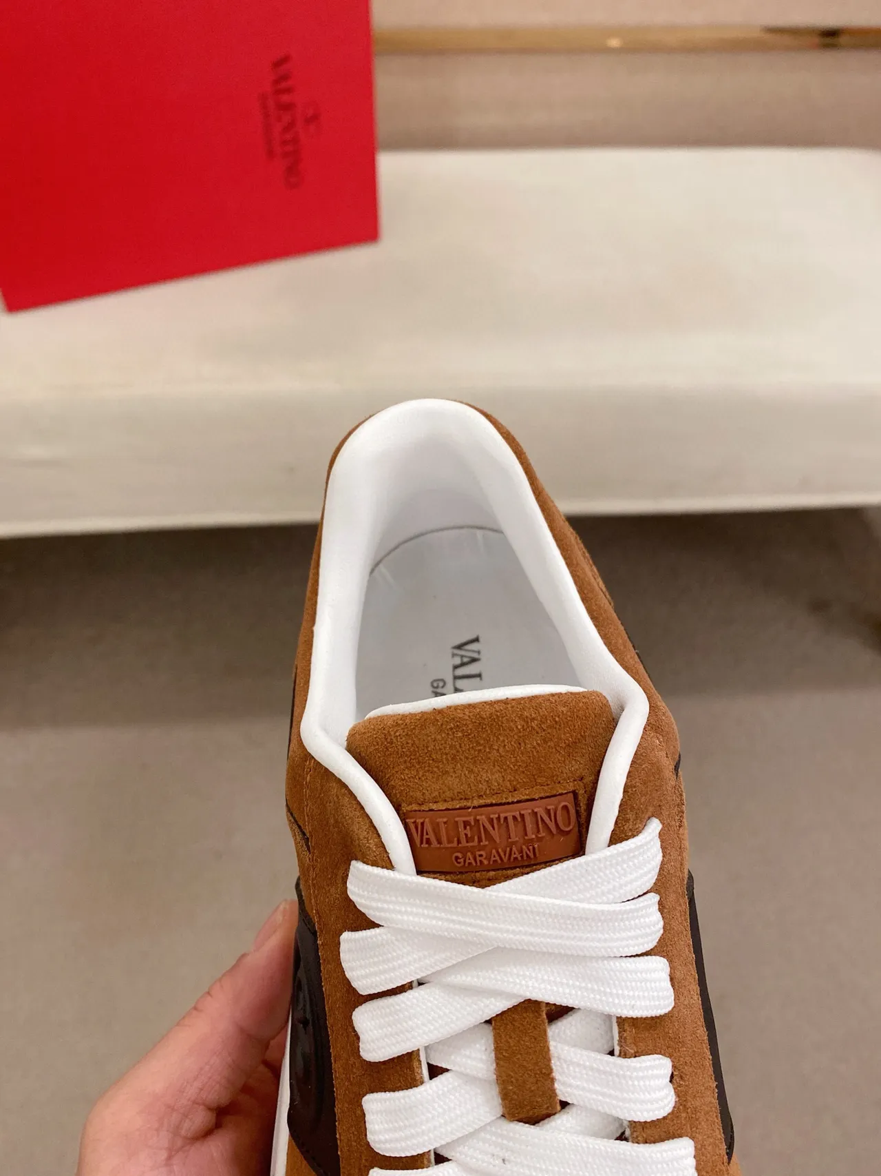 Valentino VLogo চাঙ্কি স্নিকার বাদামী কালো সাদা চাঙ্কি স্নিকার 6