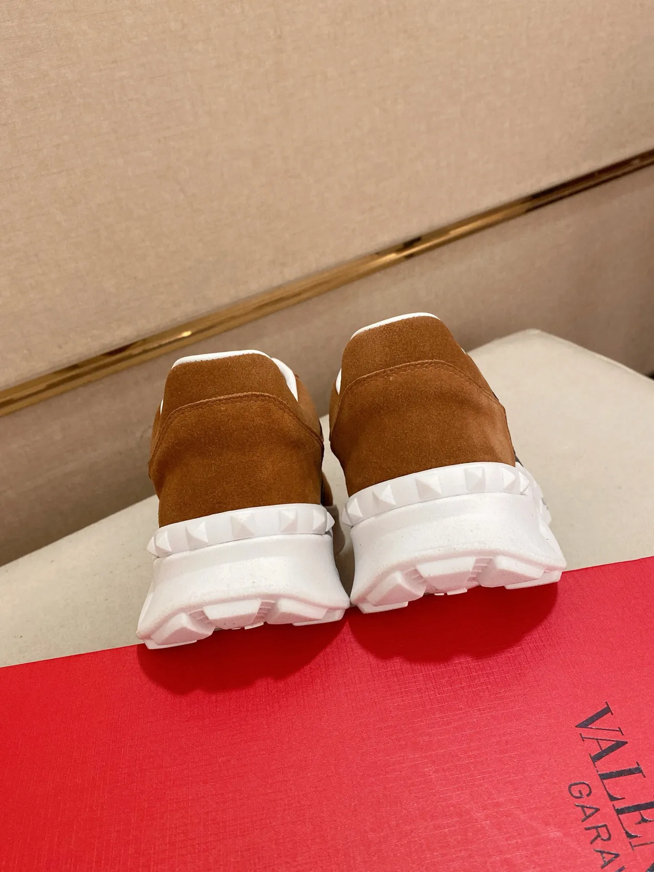 Valentino VLogo চাঙ্কি স্নিকার বাদামী কালো সাদা চাঙ্কি স্নিকার 8