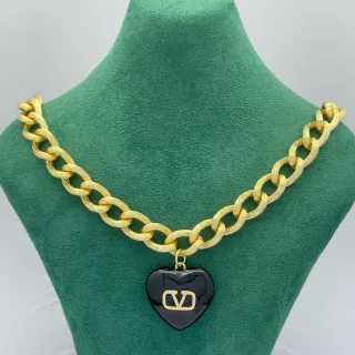 Valentino VLogo হার্ট কালো এবং সোনালি চেইন নেকলেস