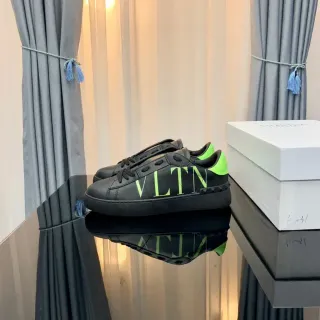 Valentino VLTN Preto e Verde Neon Tênis Lifestyle