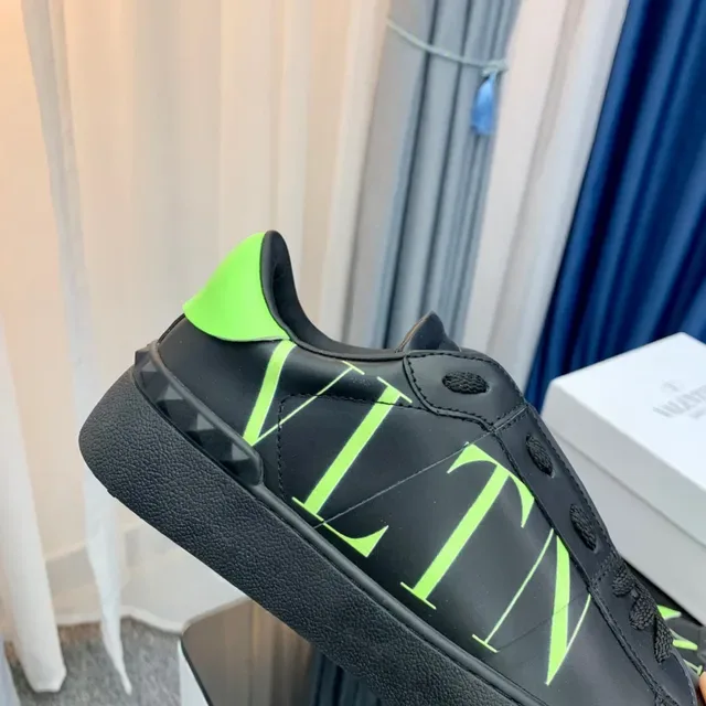 Valentino VLTN Preto e Verde Neon Tênis Lifestyle 2