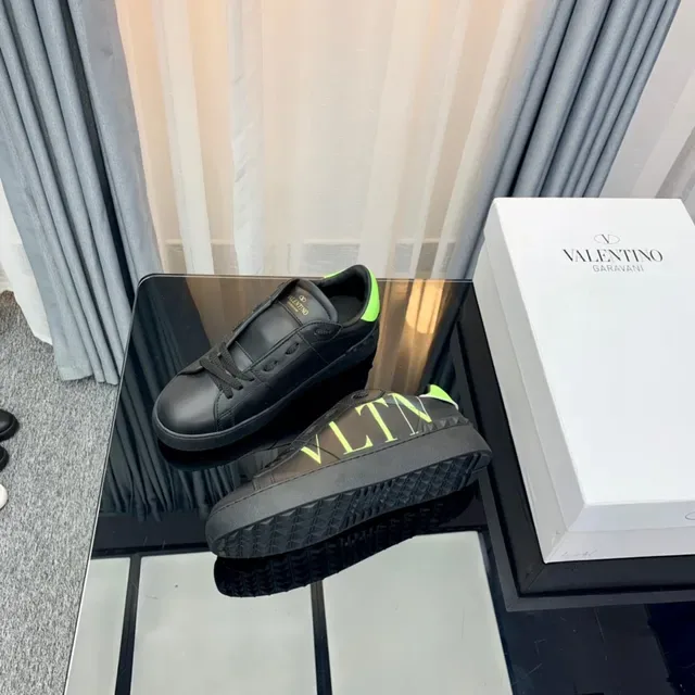 Valentino VLTN Preto e Verde Neon Tênis Lifestyle 3