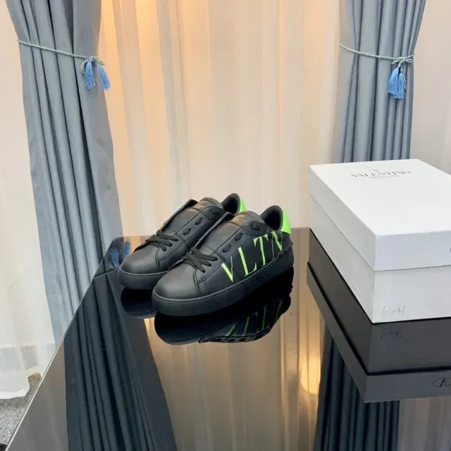 Valentino VLTN Preto e Verde Neon Tênis Lifestyle 4