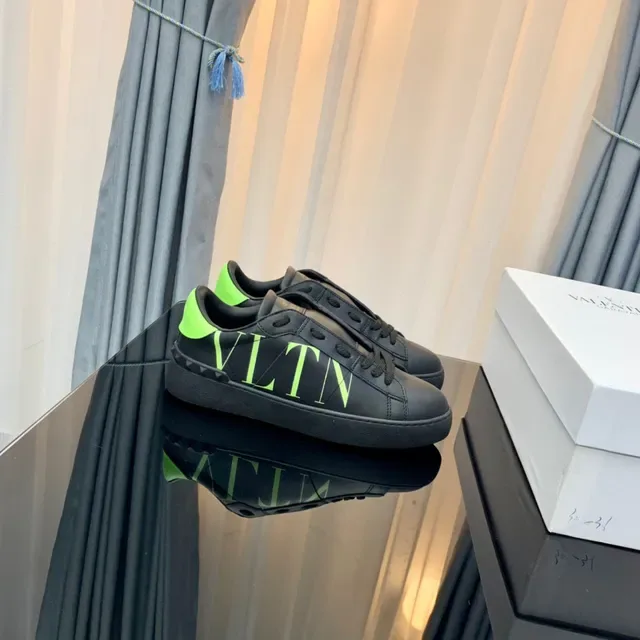 Valentino VLTN Preto e Verde Neon Tênis Lifestyle 8