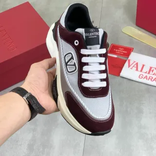 Valentino VLTN বার্গন্ডি গ্রে মিক্সড ম্যাটেরিয়াল আপার লোগো অ্যাকসেন্ট চকি স্নিকার্স