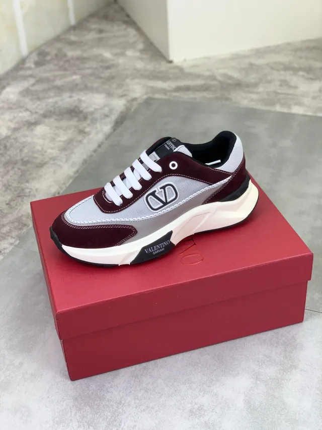 Valentino VLTN বার্গন্ডি গ্রে মিক্সড ম্যাটেরিয়াল আপার লোগো অ্যাকসেন্ট চকি স্নিকার্স 5